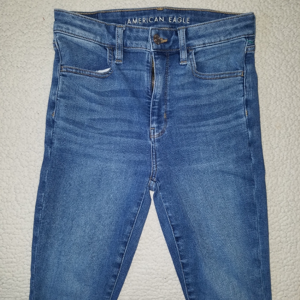 American Eagle Women's Next Level Stretch Super Hi-Rise Jegging Medium Wash